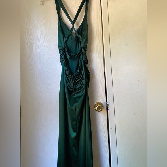 Beautiful green long dress can be used for any event!!! - Picture 2 of 2